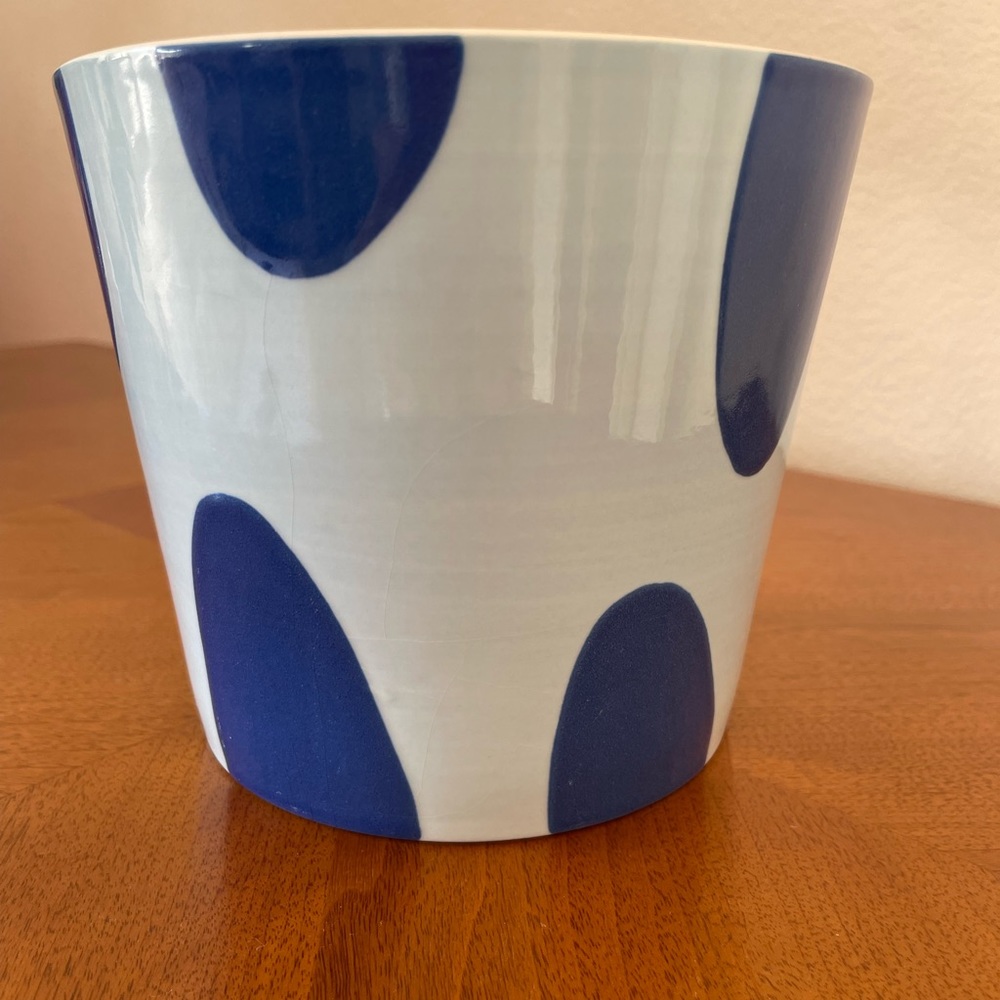 Planter - Picture 2 of 7